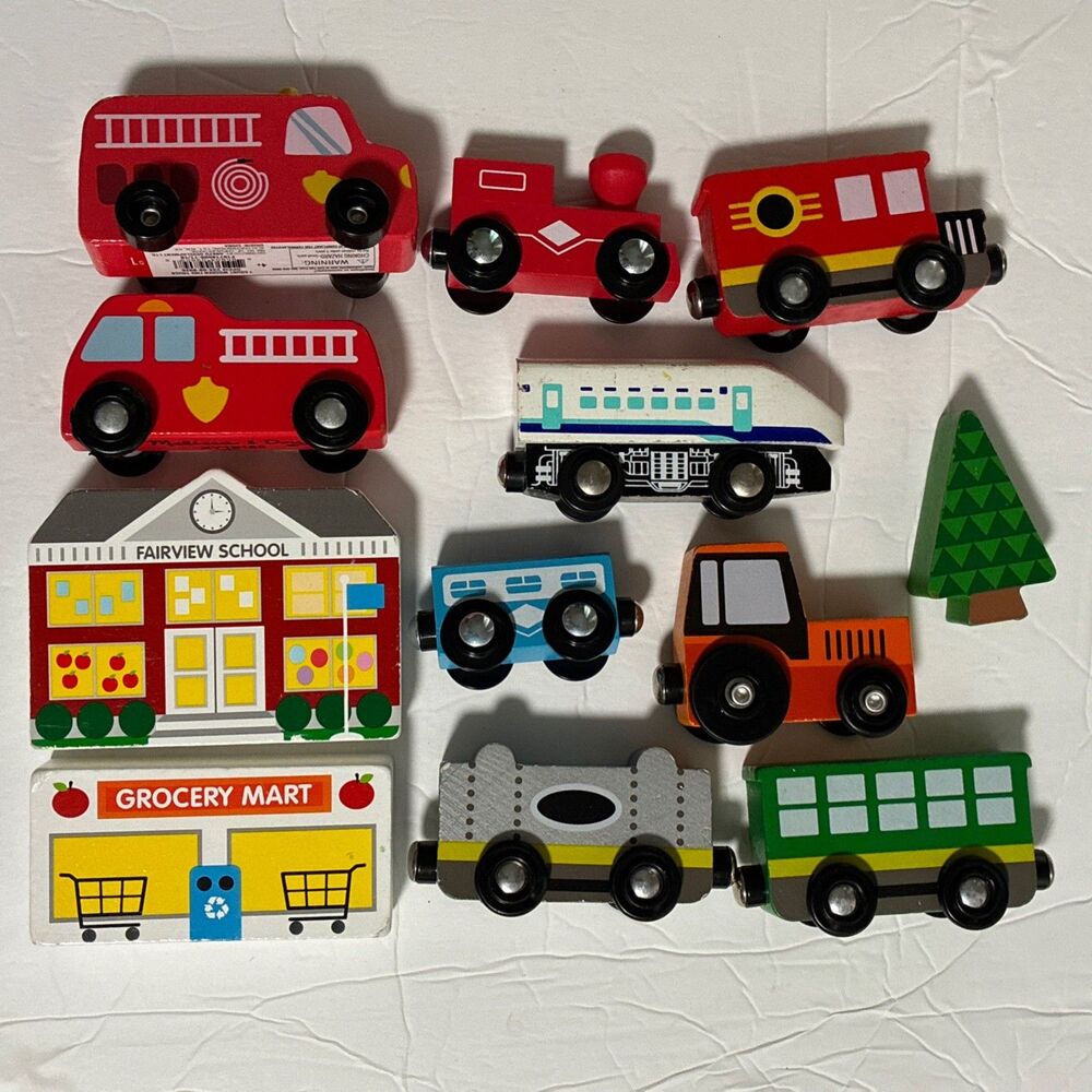 Wooden Magnetic Trains Mixed Lot 12 PC Engine Emergency Car Buildings & Tree